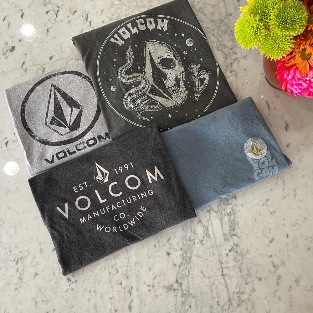 Volcom tshirts X-Large mens. Bundle of 4